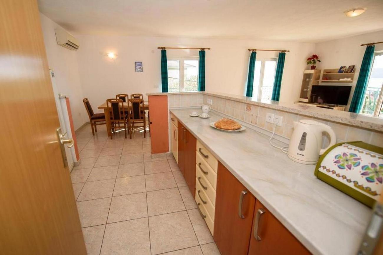 Apartments By The Sea Suhi Potok, Omis - 14555 Jesenice  Habitación foto